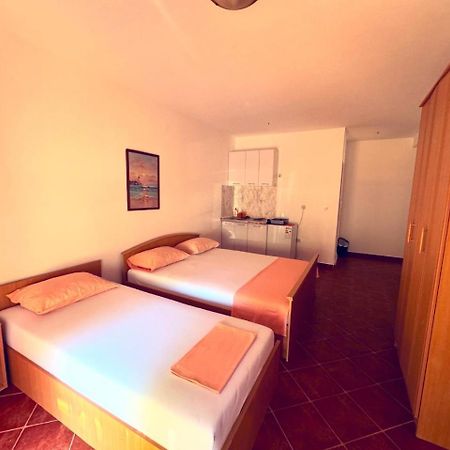 Guesthouse Mb Knezevic Budva Bagian luar foto