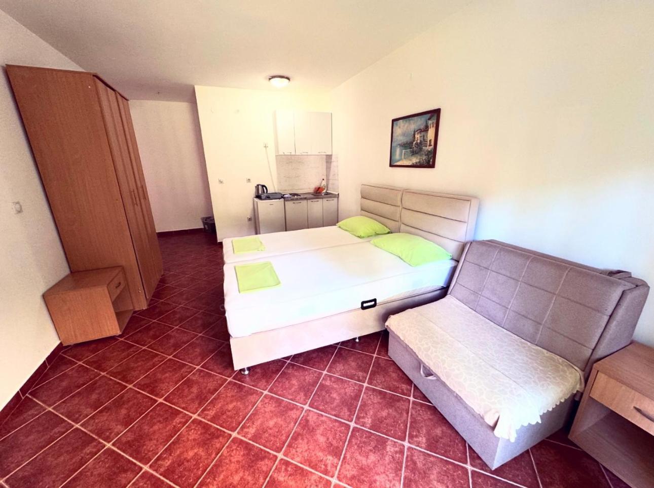 Guesthouse Mb Knezevic Budva Bagian luar foto