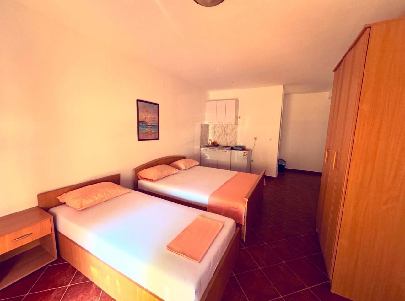 Guesthouse Mb Knezevic Budva Bagian luar foto