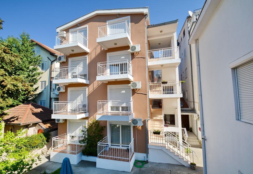 Guesthouse Mb Knezevic Budva Bagian luar foto