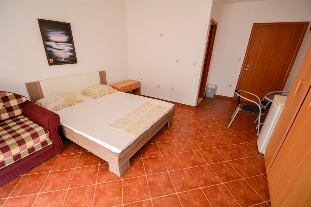Guesthouse Mb Knezevic Budva Bagian luar foto