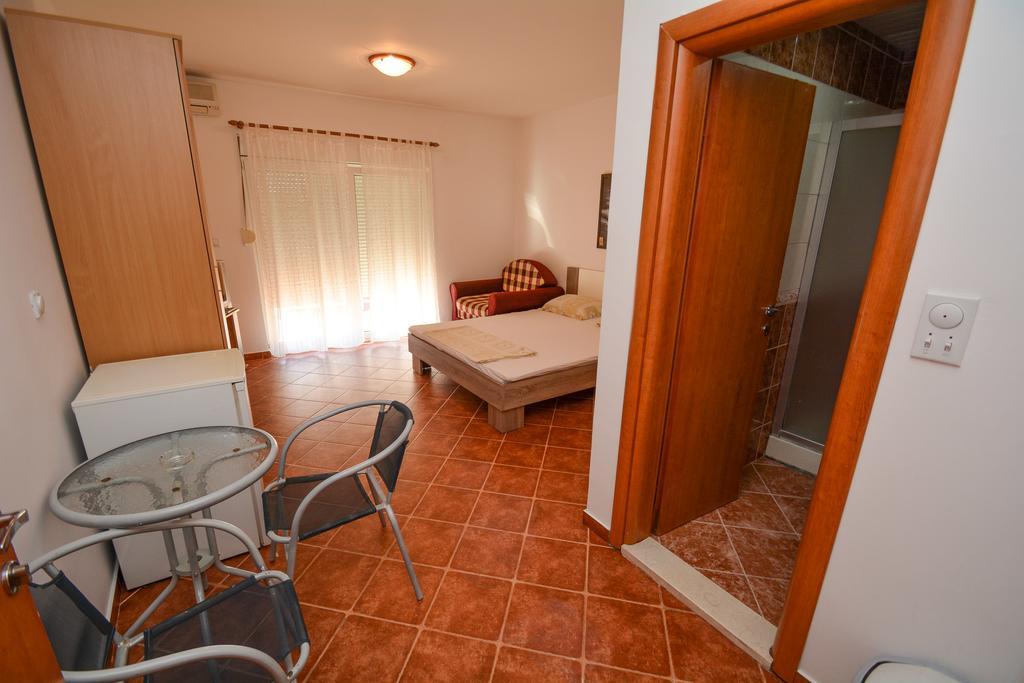 Guesthouse Mb Knezevic Budva Bagian luar foto