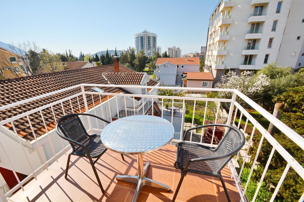 Guesthouse Mb Knezevic Budva Bagian luar foto