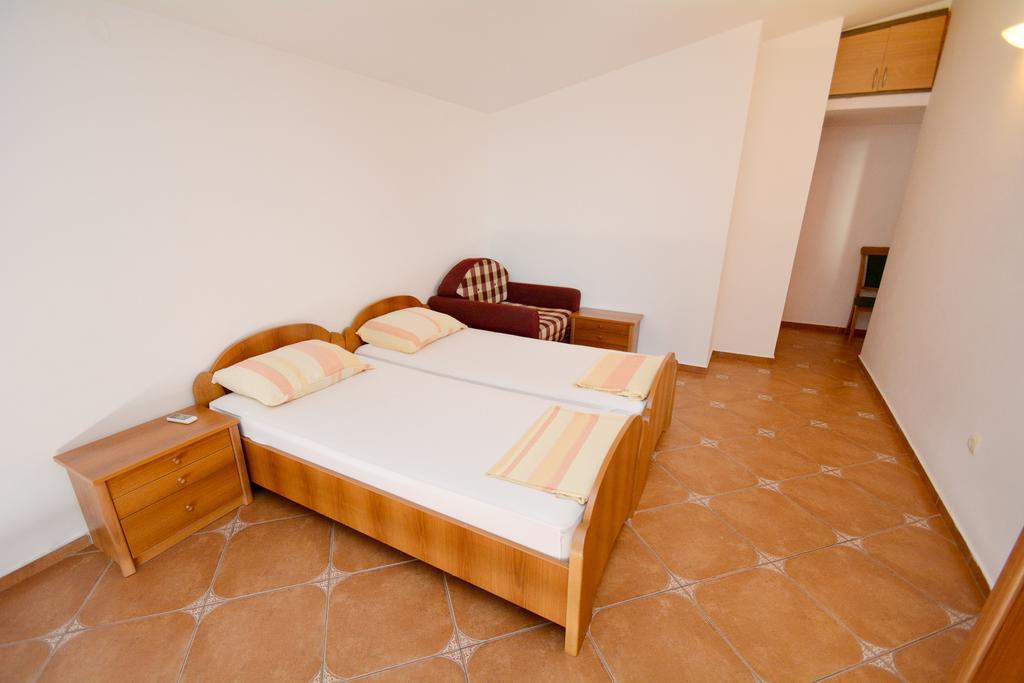 Guesthouse Mb Knezevic Budva Bagian luar foto