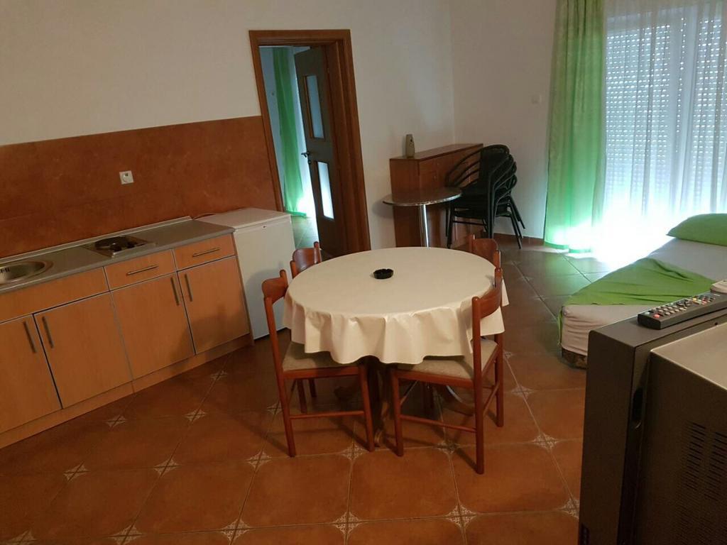 Guesthouse Mb Knezevic Budva Bagian luar foto