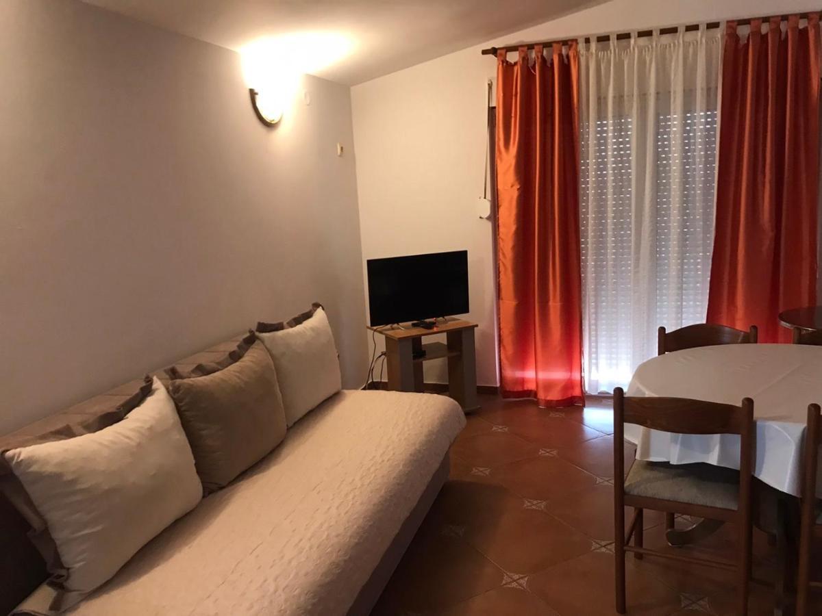 Guesthouse Mb Knezevic Budva Bagian luar foto