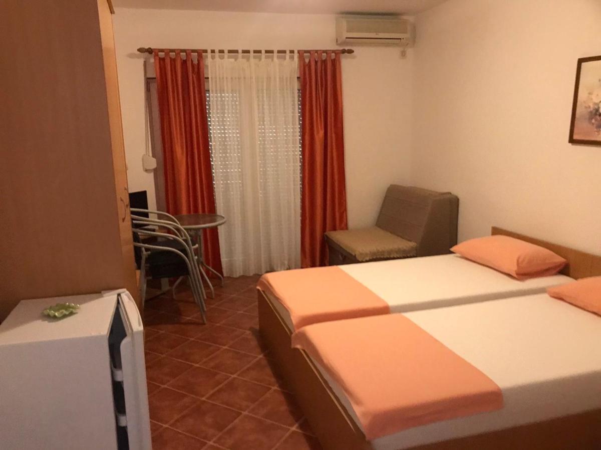 Guesthouse Mb Knezevic Budva Bagian luar foto