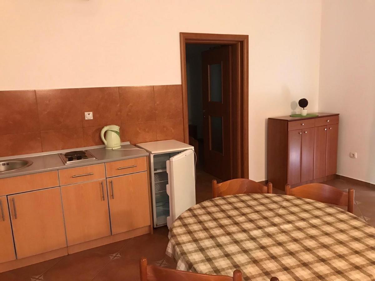 Guesthouse Mb Knezevic Budva Bagian luar foto